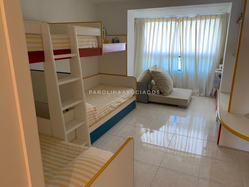 Apartamento en venta en Beverly Tower, Punta del