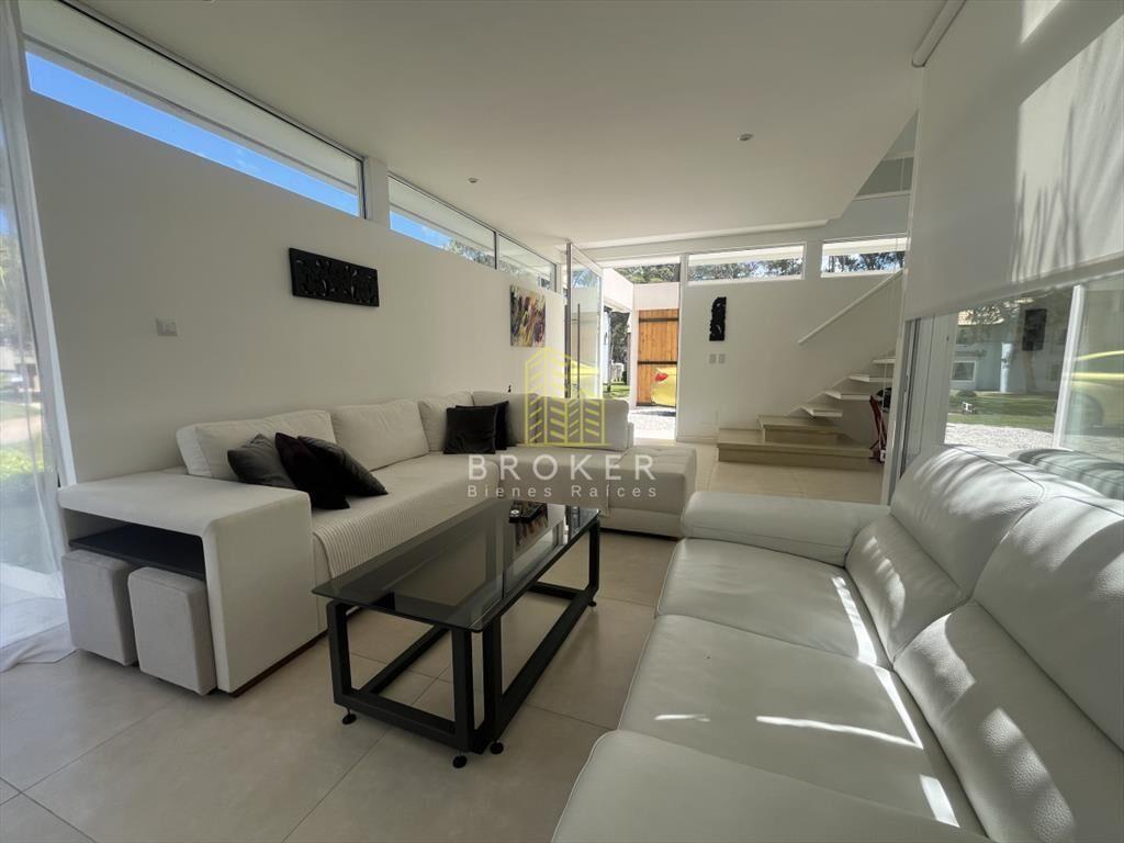 Casa en Venta 4 Dormitorios en Solanas Barrio del