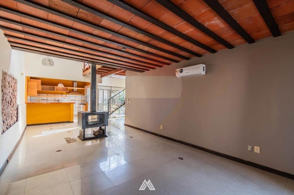 Venta de casa con 3 dormitorios en centro de Pando