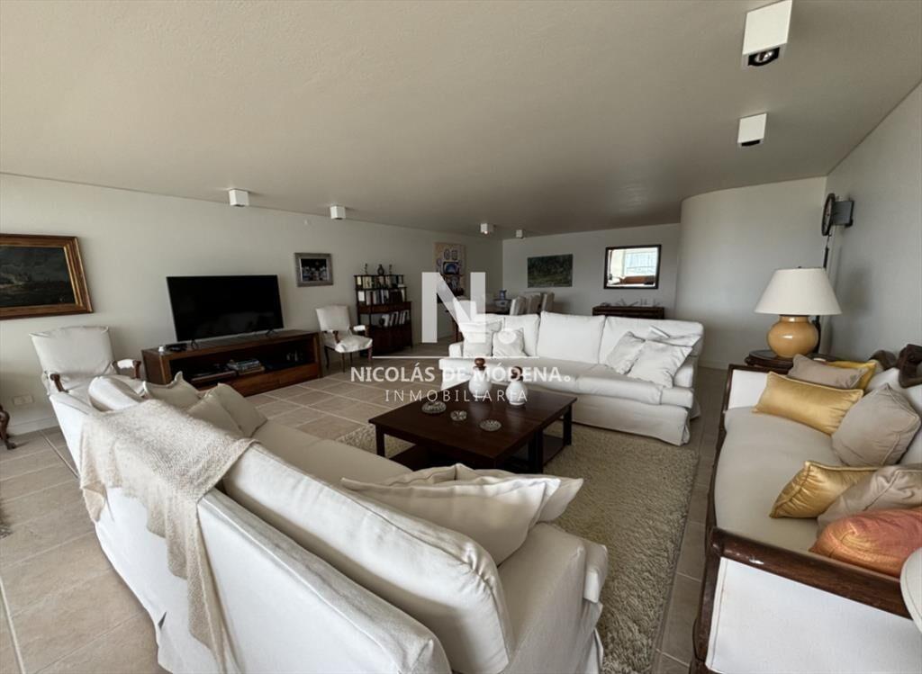 Departamento de 3 dormitorios + dep en venta con