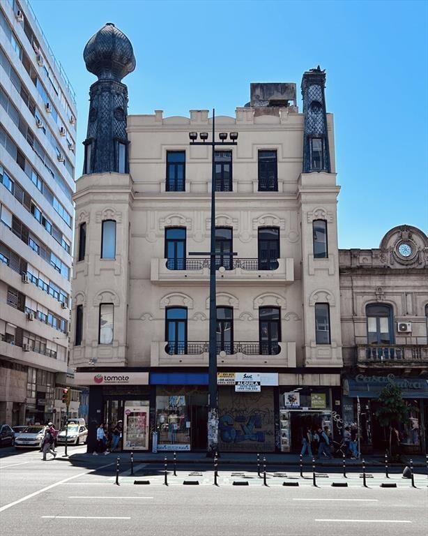 venta padrón único esquina– con renta – 18 de Julio y Vázqu