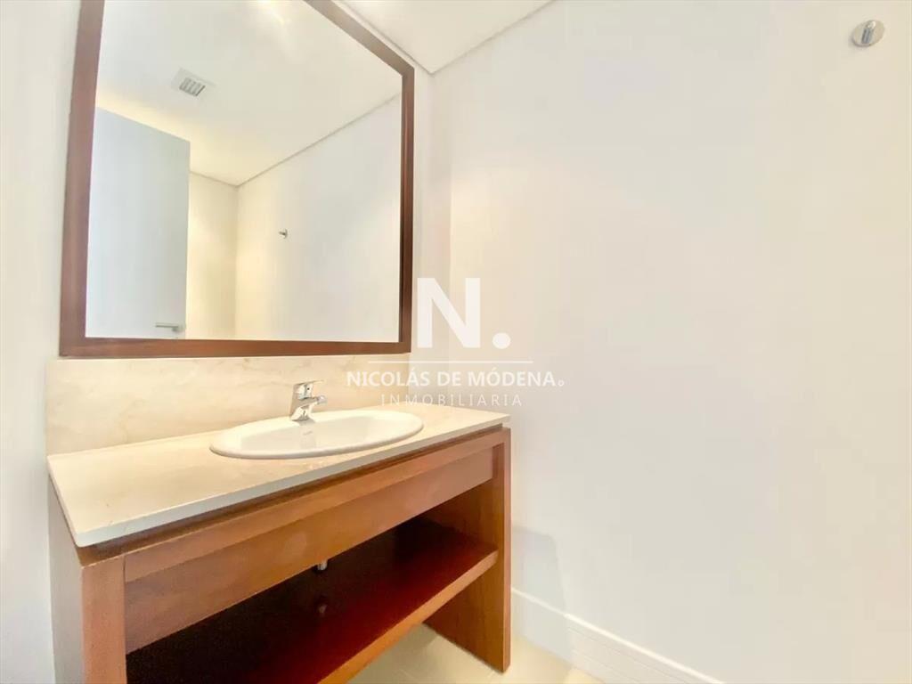Vende apartamento en Torre Le Parc, Punta del 3