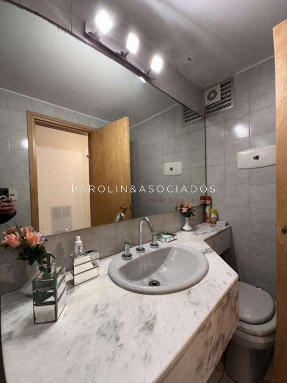 Vende apartamento de 3 dormitorios en Playa Punta