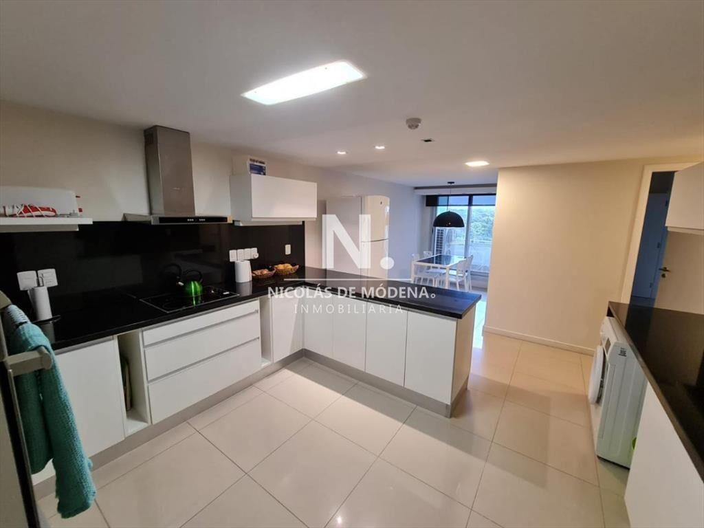 Apartamento de 3 domitorios en suite, frente al