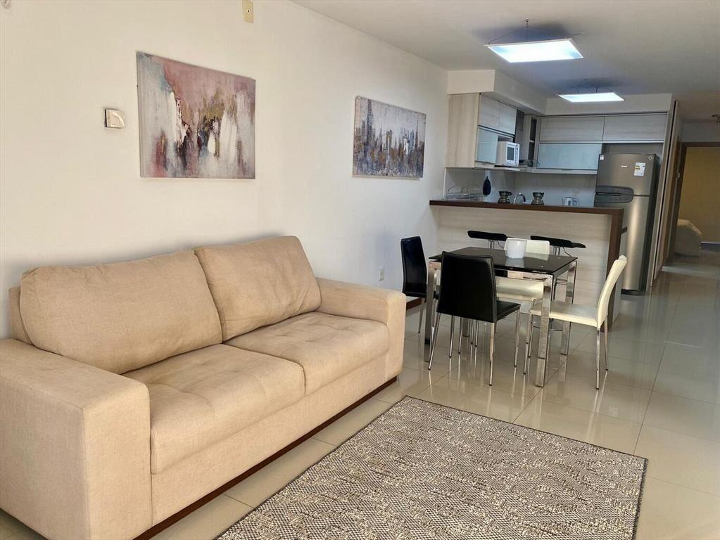 Alquiler apartamento 2 dormitorios amoblado con patio en Po