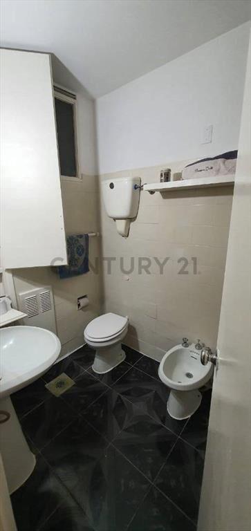 VENTA Apartamento CENTRO 2 dormitorios, frente con balcon...