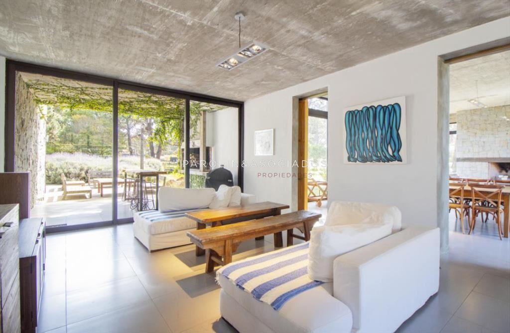 Casa en Venta de 4 Dormitorios en Laguna Escondida