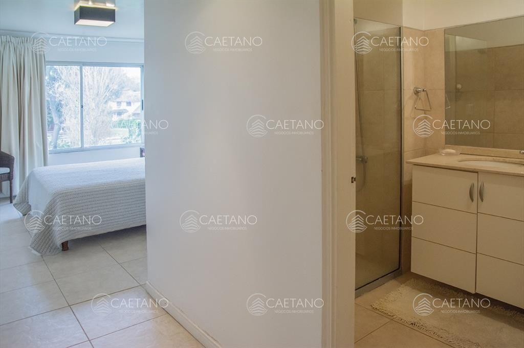 Departamento en venta a metros de Playa Mansa