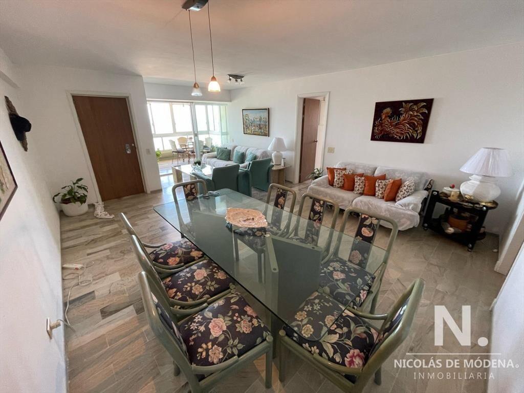 Apartamento de 3 dormitorios en venta en  en Península, Pu