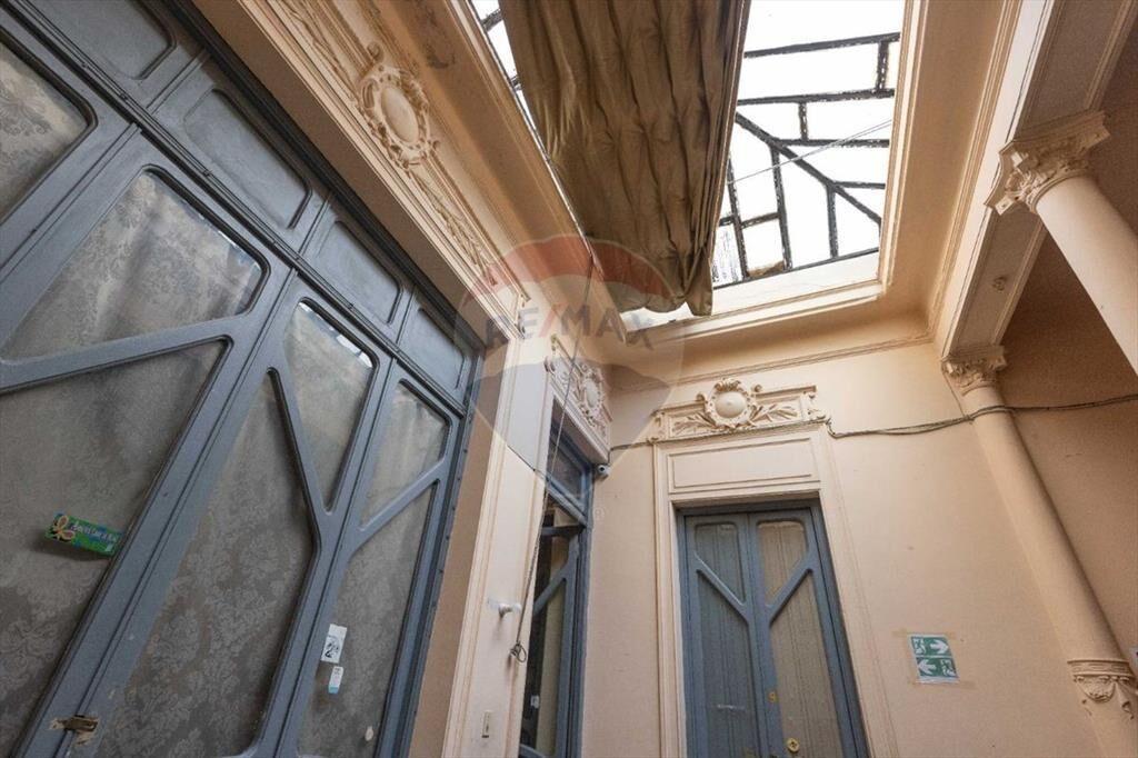 VENTA CENTRO TERRENO CON EDIFICACIONES