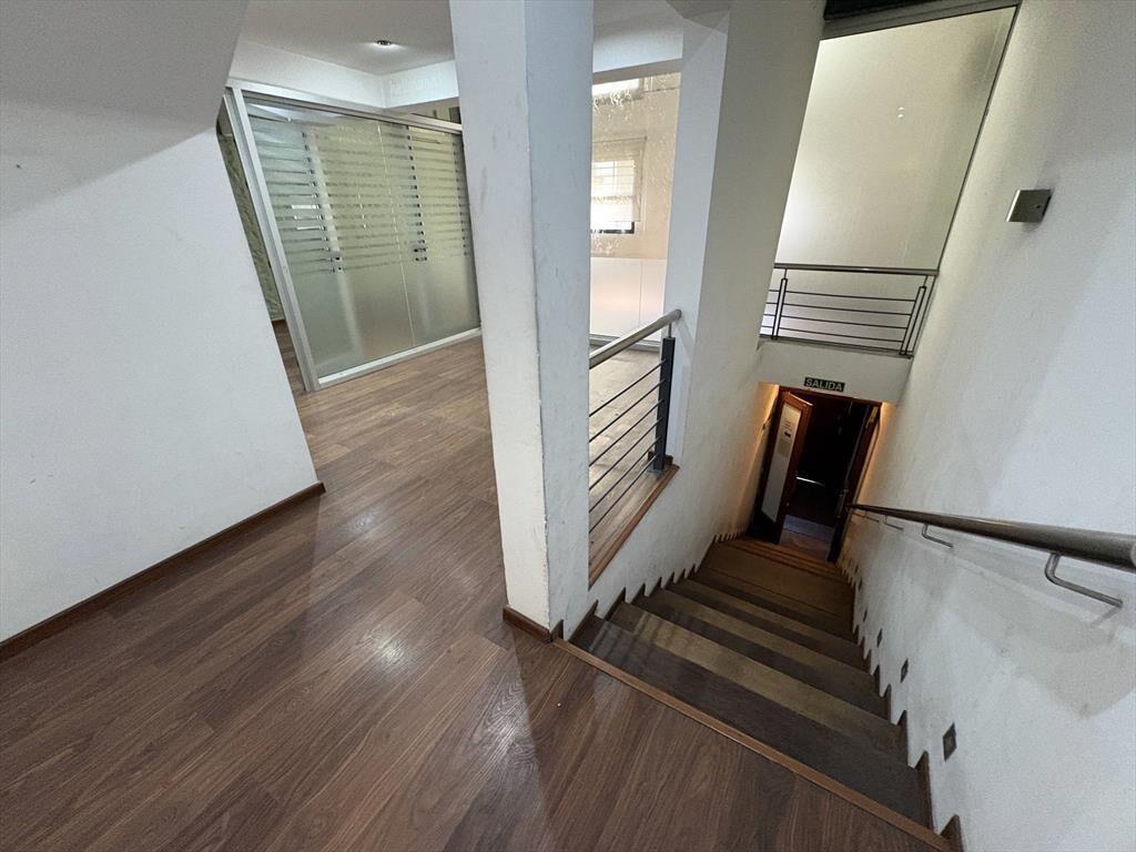Alquiler  Oficina 334 m2, dos plantas en Ciudad Vieja