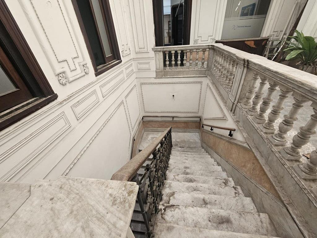 Colonia y J.Herrera, 809m2, local casa de altos, ascensor