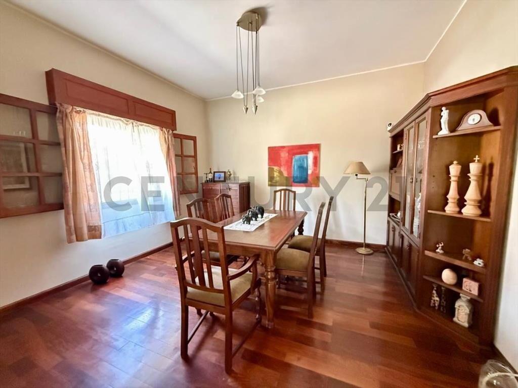 Venta casa esquina con piscina, Parque Batlle, ACEPTA BANCO