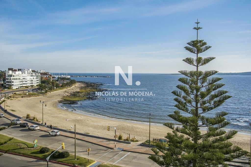 Departamento de 4 dormitorios en torre Malecon Punta del Es