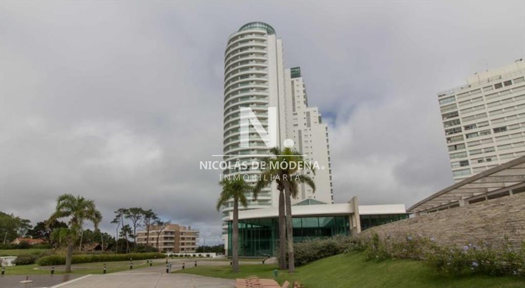 Vende apartamento con vista espectacular al mar,