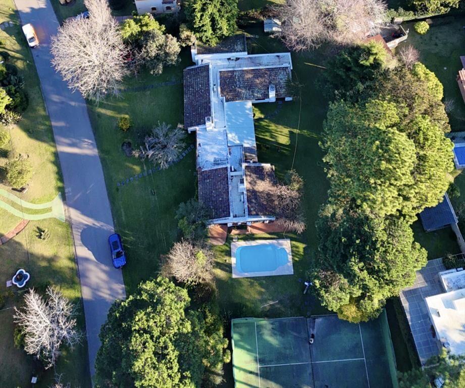 CASA EN VENTA 5 DORMITORIOS - PINARES