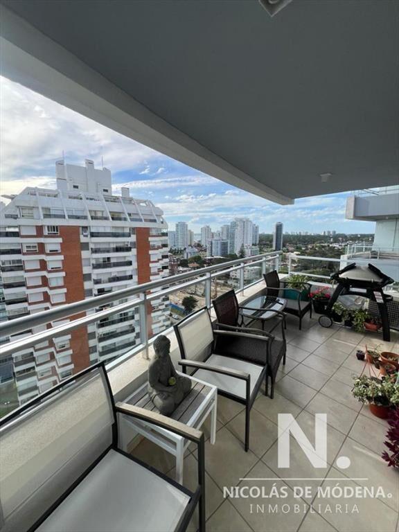 Apartamento de 3 dormitorios Forest Tower II en venta