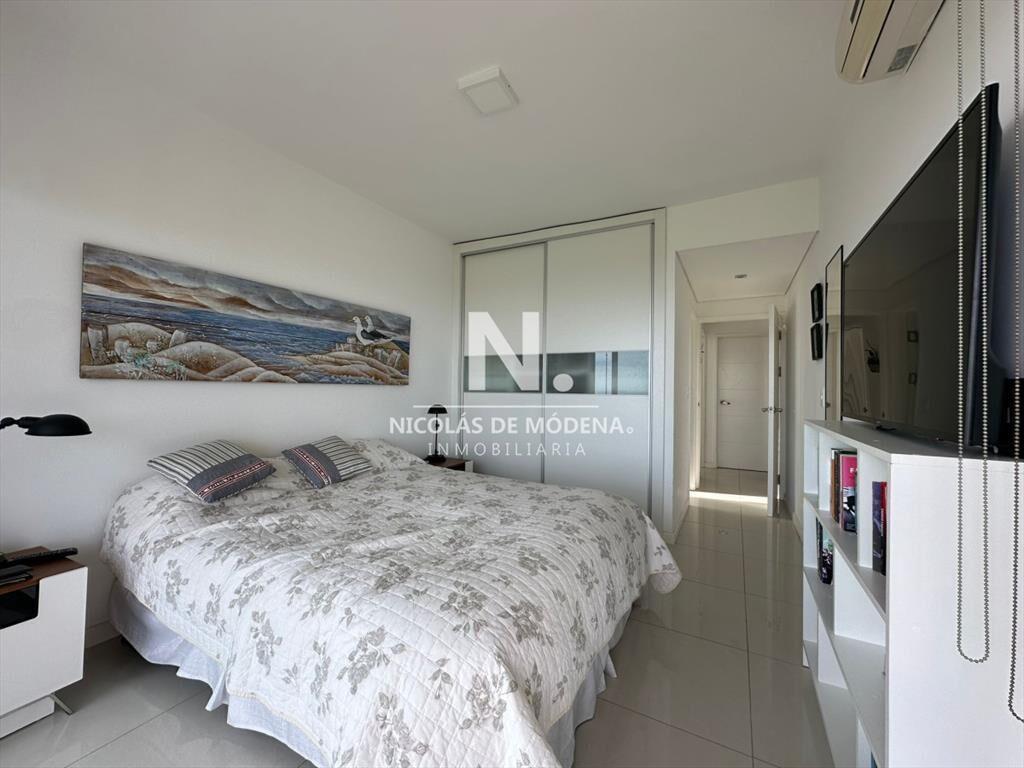 Vende departamento en Azure tower, playa mansa de