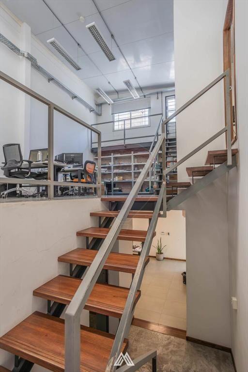 Venta depósito oficinas y local comercial Pocitos