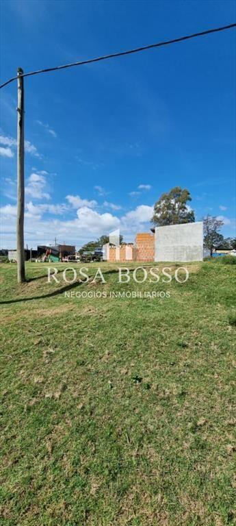 Terreno esquinero en Los Aromos, Maldonado,