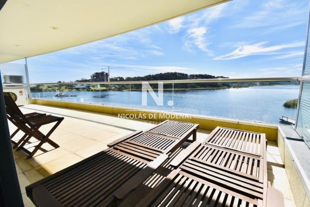 Venta de Apartamento de 3 dormitorios en Playa