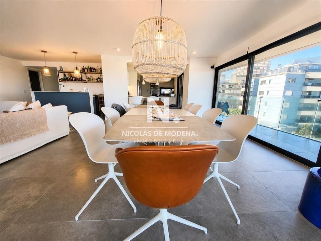 Vende apartamento de Punta del Este frente al de