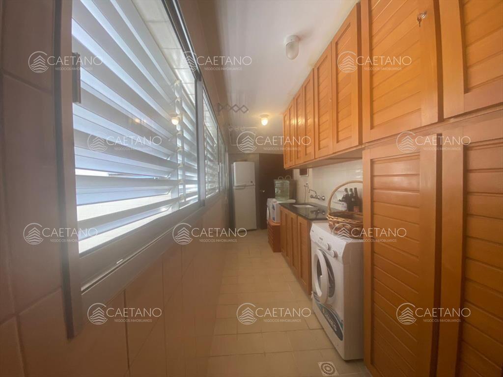 Pent-house de lujo sobre el mar en península de