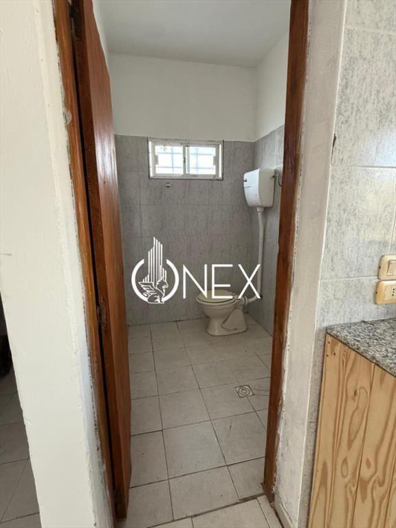 Se alquila local en Villa Argentina sur ,