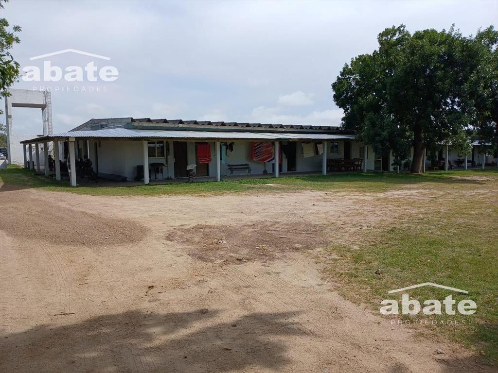 Venta de casa campo a refaccionar en Est. Atlántida a metro
