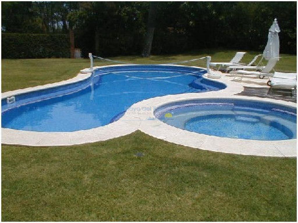 hermosa cvasa con muy buen parque escucha oferta