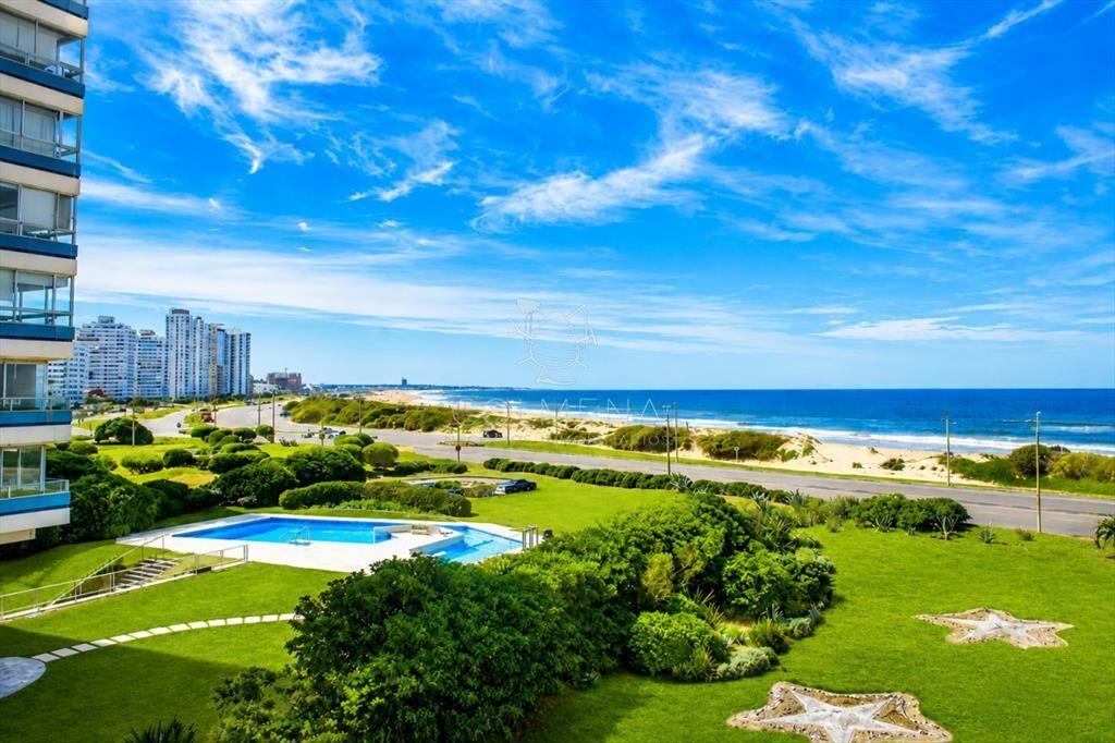 Vende apartamento de 2 dormitorios con vista al ,