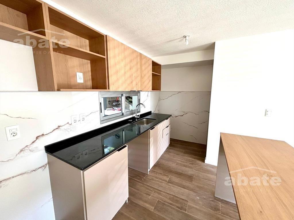 Venta casa de 3 dormitorios, dos baños y cochera doble en L