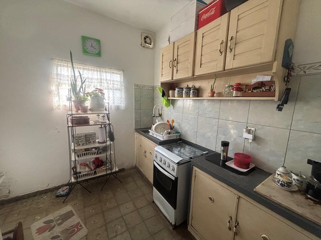 Casa de tres dormit, con gran terreno.