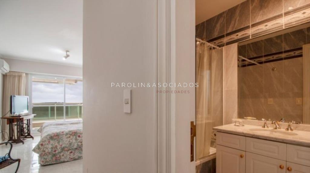 Departamento de 3 Dormitorios en Coral Tower, del