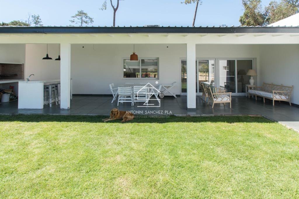 Moderna Casa con piscina climatizada. Barrio Marly. Proxima