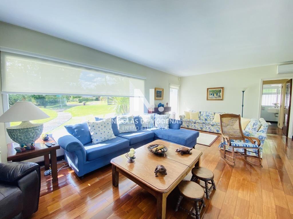 Impecable Residencia en la mansa a pasos del mar