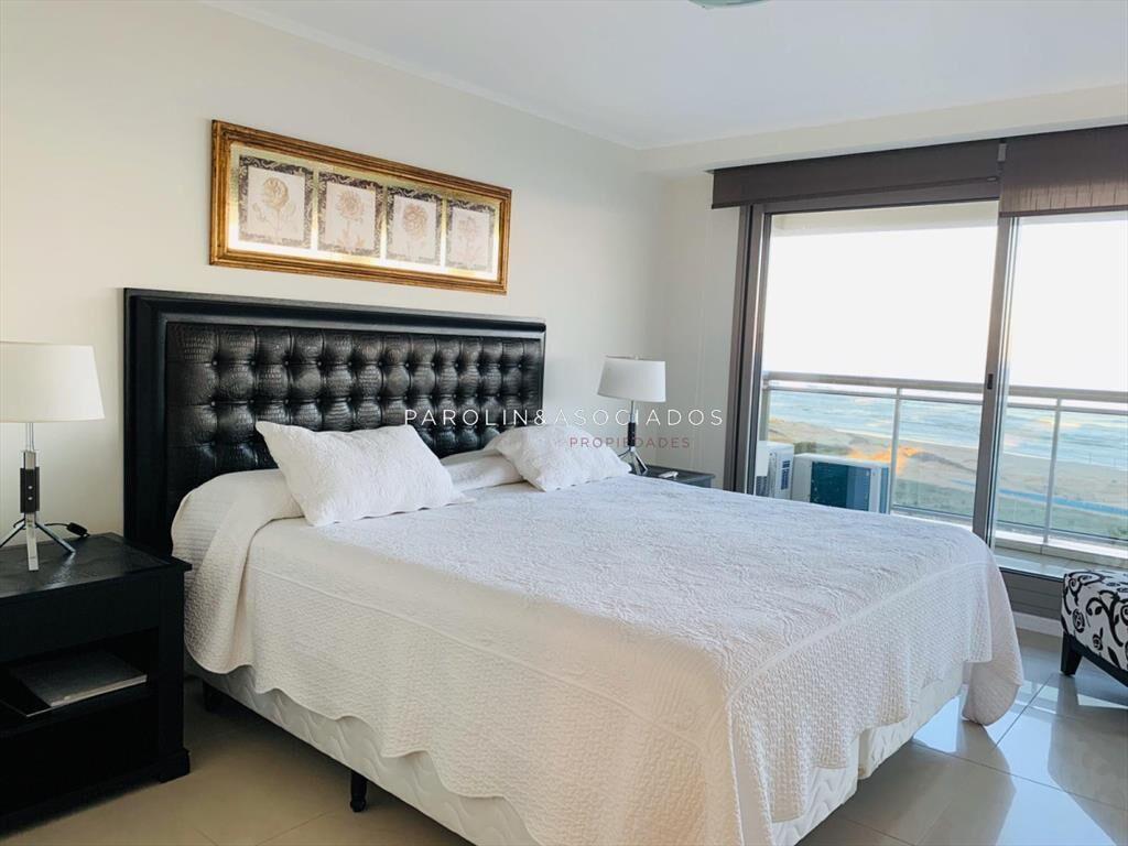 Apartamento de 4 dormitorios en venta en torre