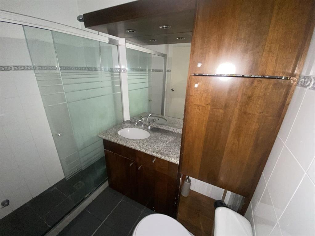 Excelente apartamento, muy bien ubicado.