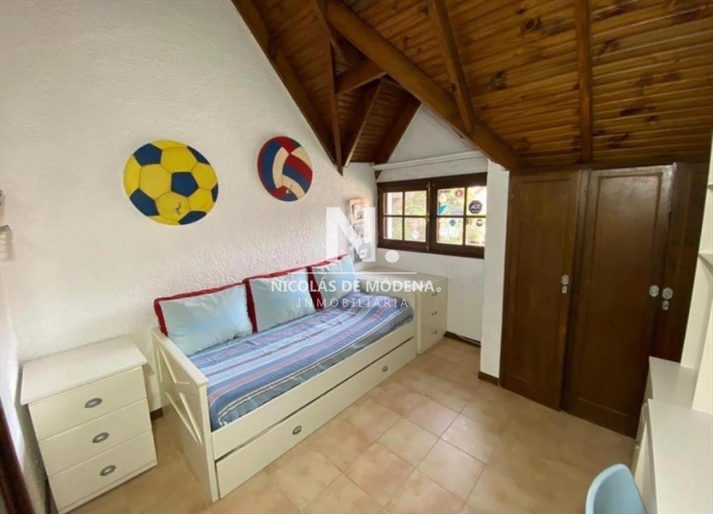En venta casa de 5 dormitorios, con piscina, y en