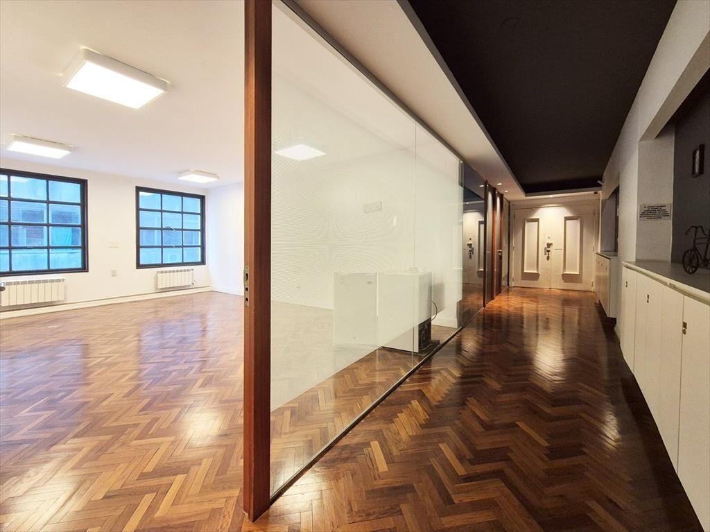 VENTA - OFICINA - CON RENTA O PARA OCUPAR- CENTRO 18 DE JUL