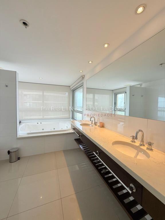 Apartamento en venta de 4 dormitorios en Torre