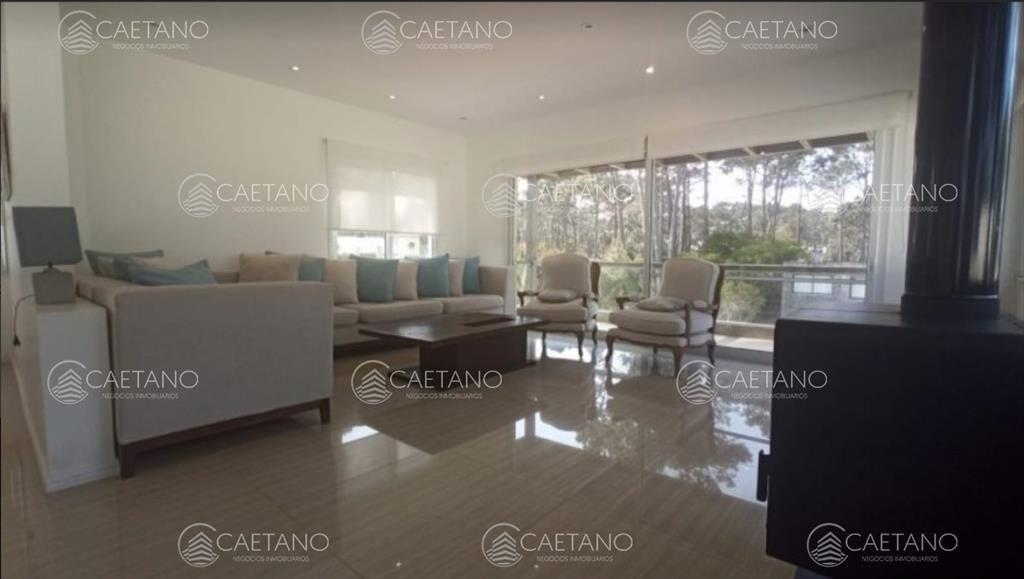 Venta de Casa 4 DORMITORIOS en Montoya, La Barra