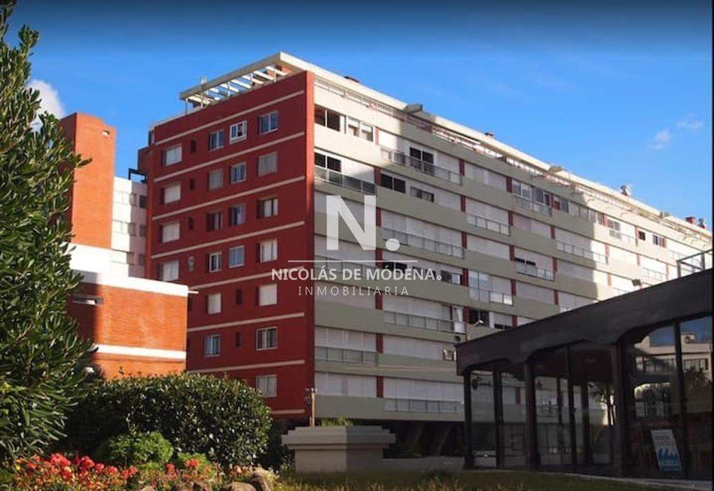 En venta apartamento a metros del mar, con buena