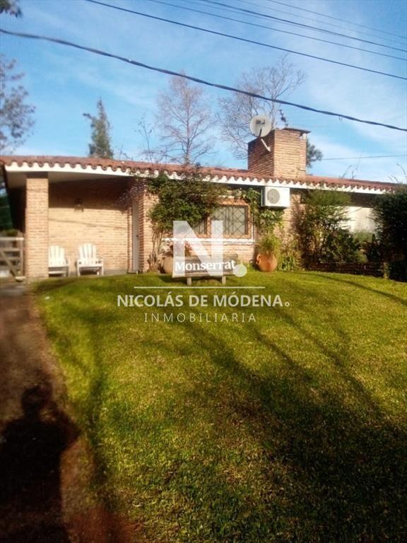 Casa de 3 dormitorios y servicio, cerca de la