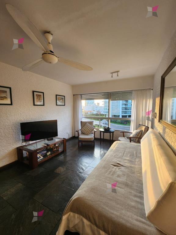 Departamento de 1 dormitorio en venta en complejo