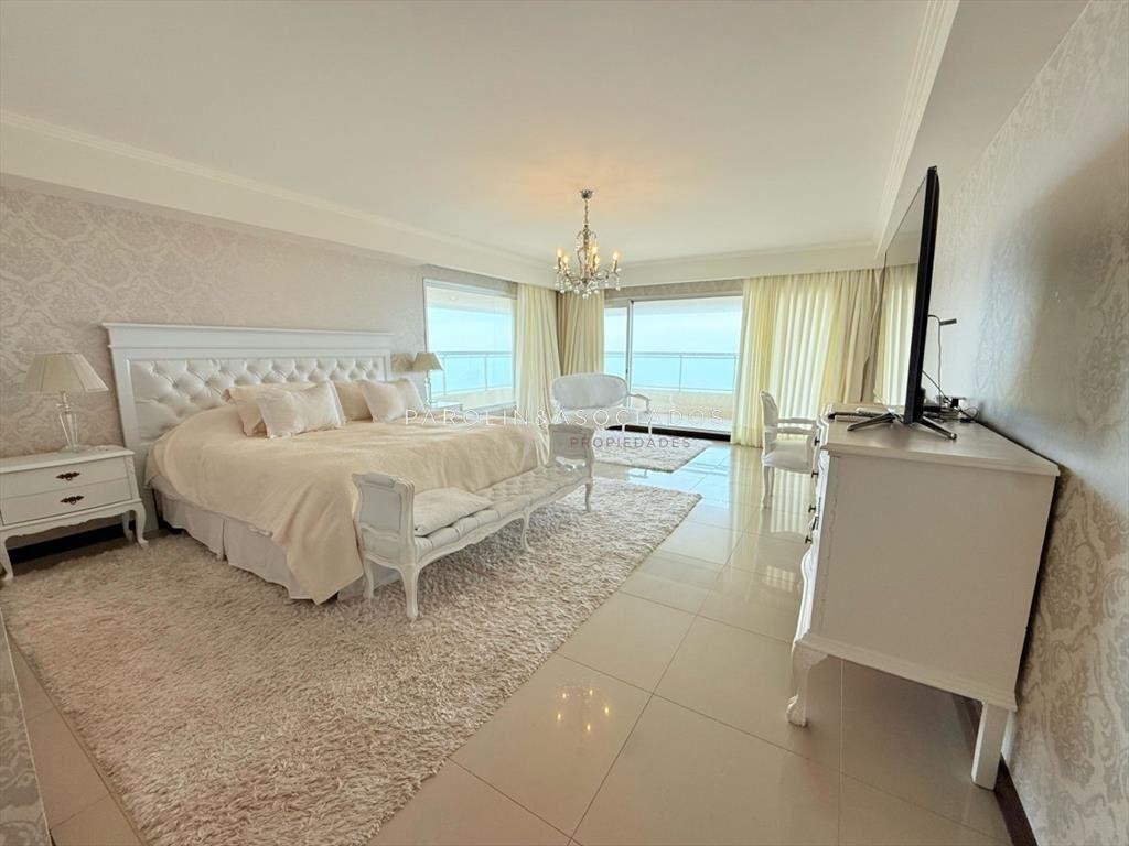 Apartamento en venta de 4 dormitorios en Torre