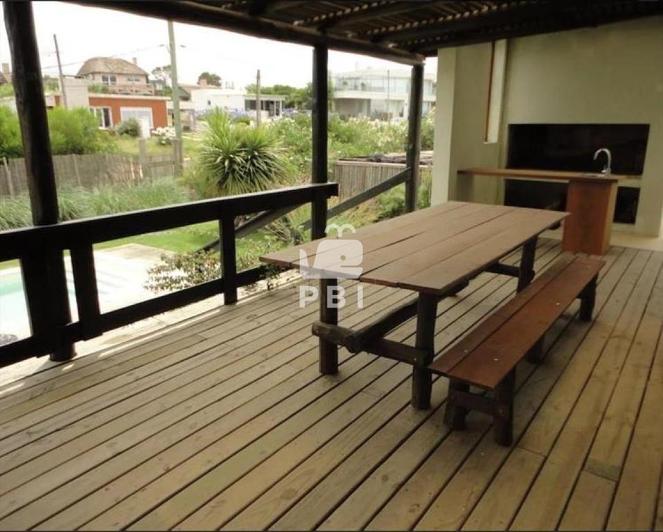 Venta de casa 3DORMITORIOS con vista al Mar - :