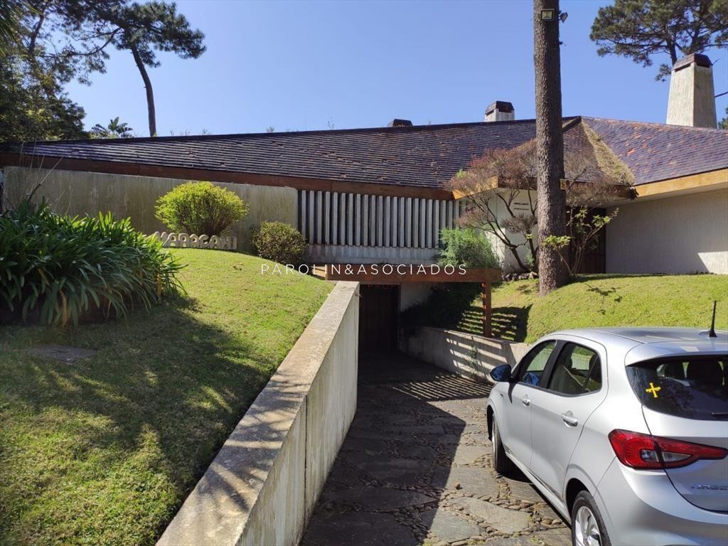 Hermosa y amplia casa en venta en Mansa, Punta del Este.