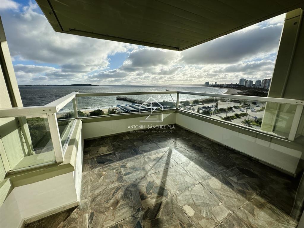 Apartamento en alquiler de 3 dormitorios frente al mar  en