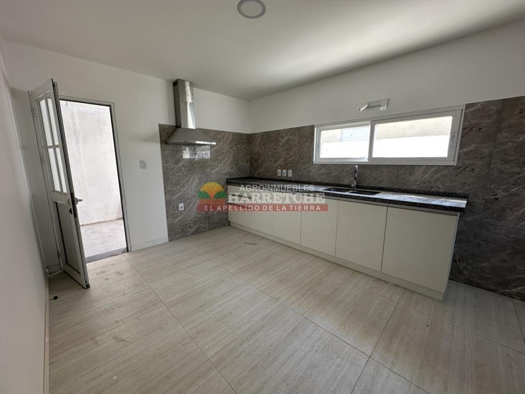 Alquiler en Canelones, 2 dorm, cocina comedor a